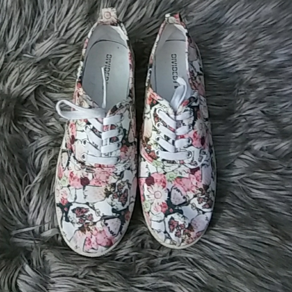 H&M divided floral print tennis shoes